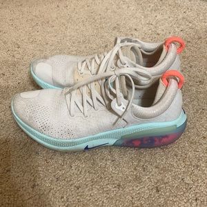 NIKE WOMENS JOY RIDE RUN FLYKNIT